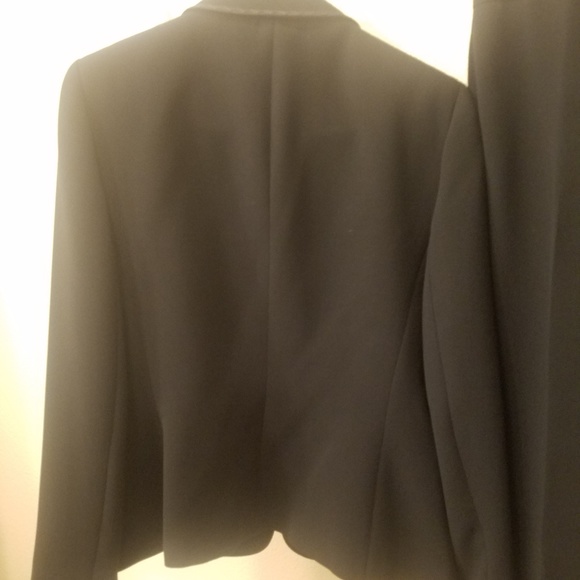 Tahari by Arthur S. Levine 2Pc Sz6 Black Pantsuit - Picture 6 of 8